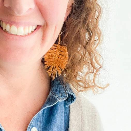 Linen Macrame Feather Earrings Pattern & Video - Image 3