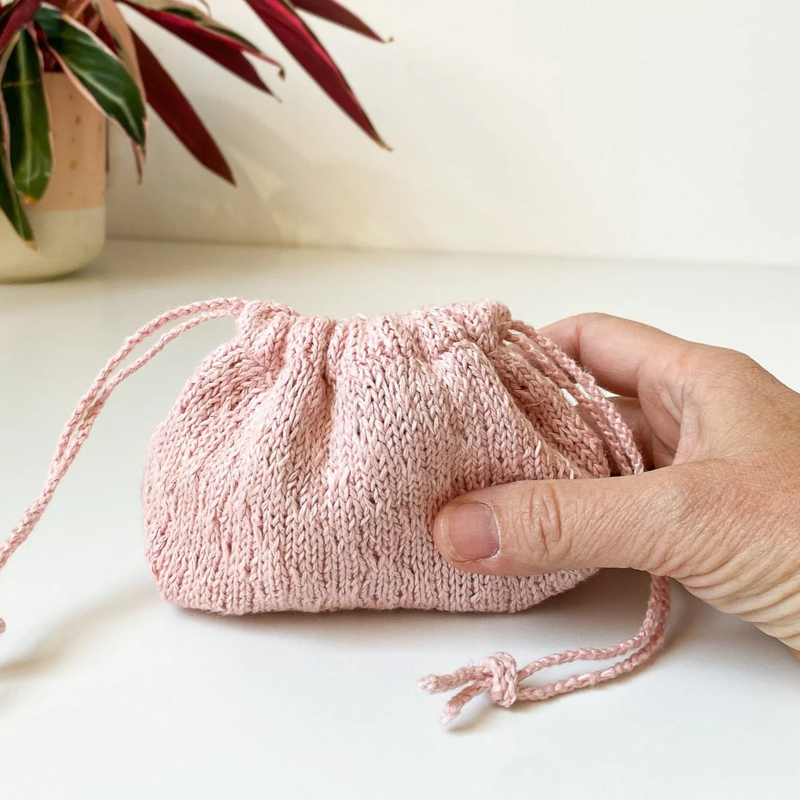 Mini Trellis Stitch Drawstring Bag Kit - Image 3